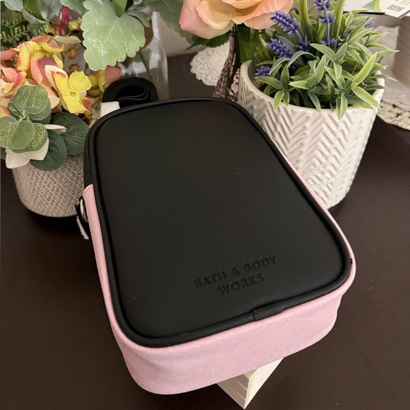 🆕🕸️ BATH & BODY WORKS LIMITED EDITION HALLOWEEN GLOW-IN-THE-DARK CROSSBODY BAG. - Picture 6 of 16